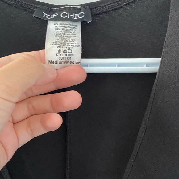 Too Chic Women's Short Puff Sleeve V Neck Crop Top Black Blouse Size Medium - Picture 3 of 6